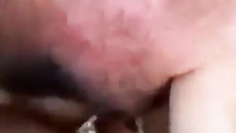 Je suce une grosse bite - partouze gay en plein air avec un ours amateur