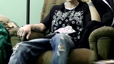 Tattooed thug receives blowjob from a fat cock sucker