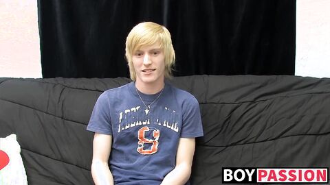Kinky tattooed twink Dustin jerking off in passionate solo
