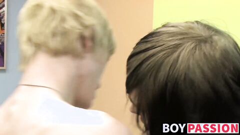 Inked twink Miles fucked missionary by his skinny boyfriend