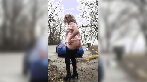 Outdoor Handjob by a Crossdressing Amateur