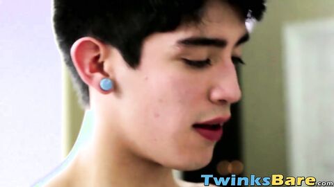 Bareback twink slamming after deepthroat