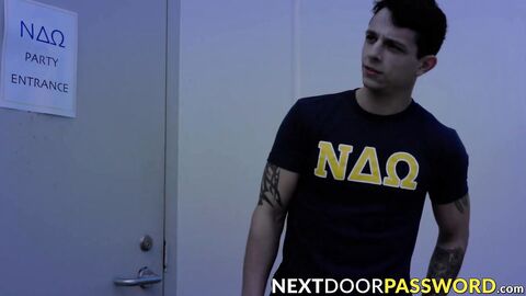 Evan Knox devours the dong of Kyle in a frat party before getting a rim job