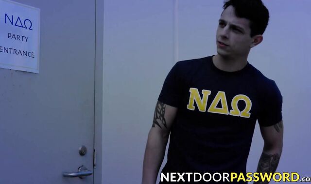Evan Knox devours the dong of Kyle in a frat party before getting a rim job