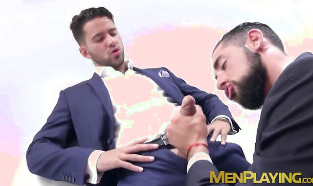 Pretty jock Robbie Rojo gets kinky and passionate rimming