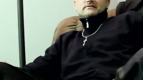 American amateur tries out dildo after getting blowjob