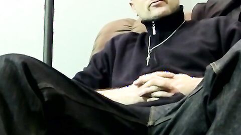 American amateur tries out dildo after getting blowjob