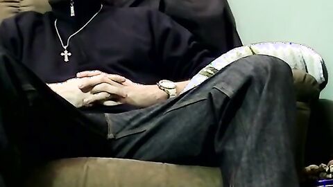 American amateur tries out dildo after getting blowjob