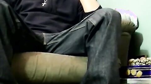 American amateur tries out dildo after getting blowjob