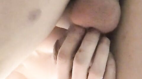 American amateur tries out dildo after getting blowjob