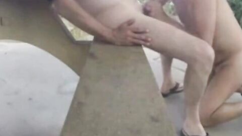 Maduros en el Sofa: Sexo Gay Casero