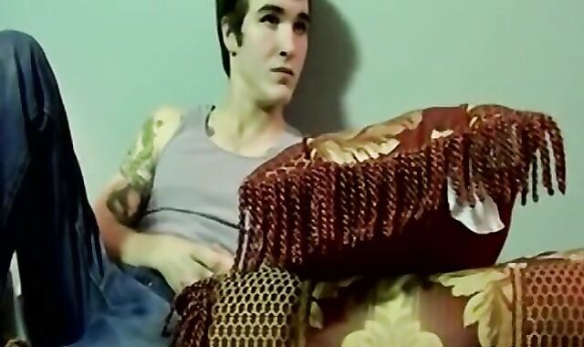 Masturbation leads to hardcore bareback with gay amateurs