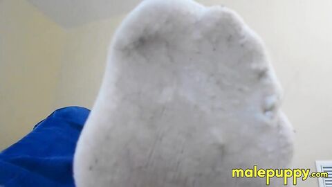 The giant roommate Aidan Valentine knows youâd get horny over his nasty feet