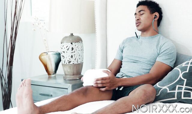 Stunning Max Adonis massaged my sore muscles before rubbing my erect cock using his m