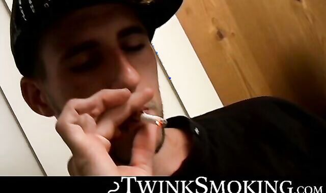 Straight hotties Boomer and Chain tried sucking each others cock while they smoke