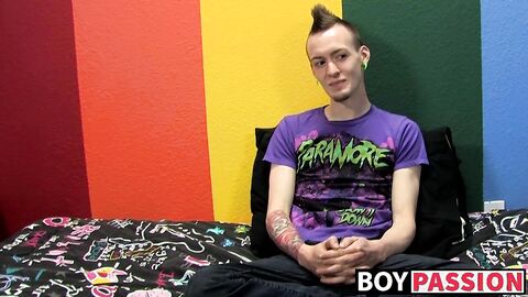 Punk rock twink Chris Jett masturbates and cums