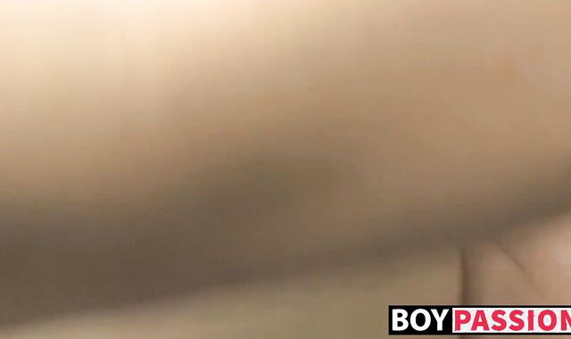 Felix and Ian play mutually with dicks until one cums