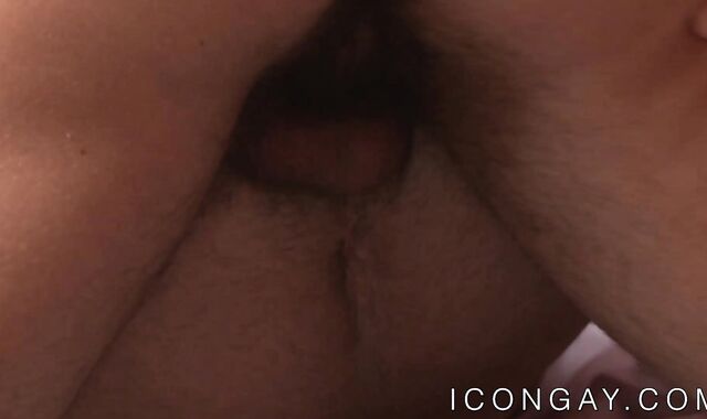 Muscular masseur Billy Santoro takes big dick in the ass