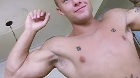 Tattooed muscular stud jerks off solo after an interview