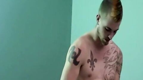 Tattooed amateur stuffs his cock inside his gay lover