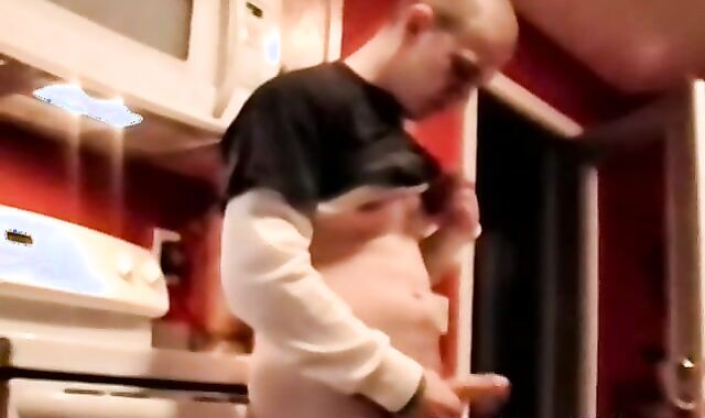 Young amateur facializes his buddy who is masturbating