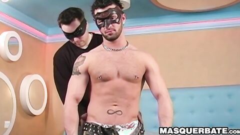 Masked muscle hunk Manuel Deboxer receives awesome blowjob