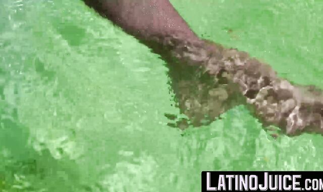 LatinoJuice.com - Tatted guys Kendro and Milo hang out by the pool to gobble each oth