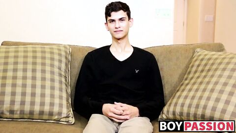 Twink is impossible to stop from jerking off after interview