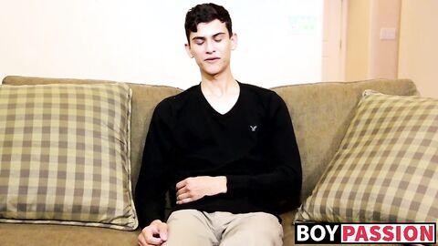 Twink is impossible to stop from jerking off after interview