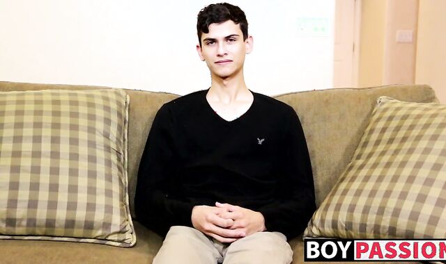 Twink is impossible to stop from jerking off after interview