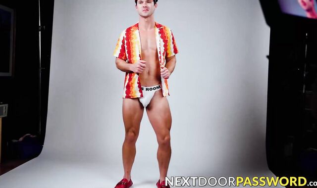 Muscular Hunks Derek Kage and Devin Franco displayed their mouthwatering abs in a pho