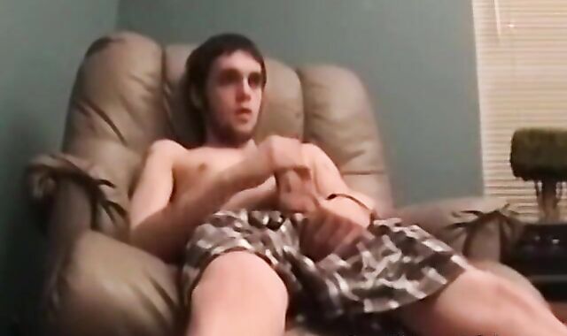 Gay amateurs masturbate to porn while a black guy blows them