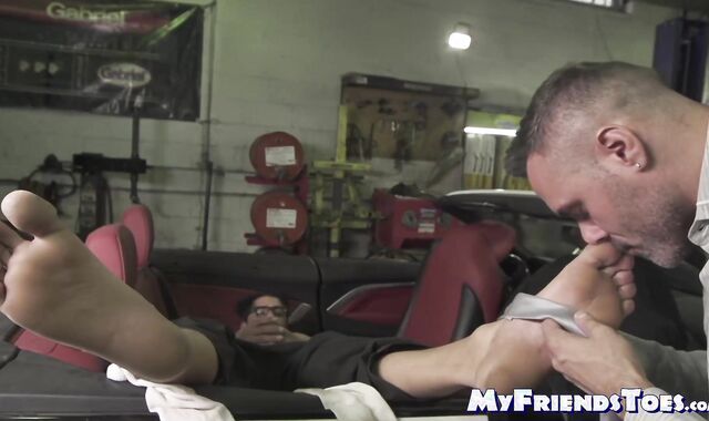 Hunk Manuel Skye sucks his buddies toes and licks his feet