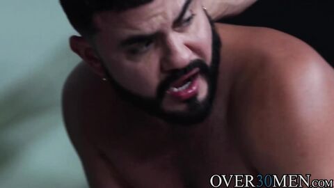 Sporty stud Armando De Armas finishes his workout with intense barebacking