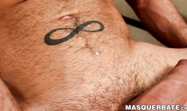 Jock turns his partner on and receives erotic dicksucking