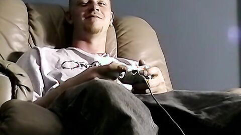 Amateur gets blowjob before giving mature gay a mouthful