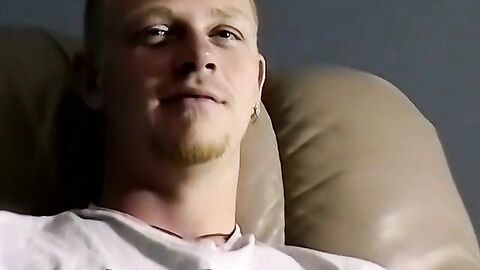 Amateur gets blowjob before giving mature gay a mouthful