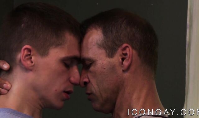 Mature gay Rodney Steele pleases young twink Kory Houston