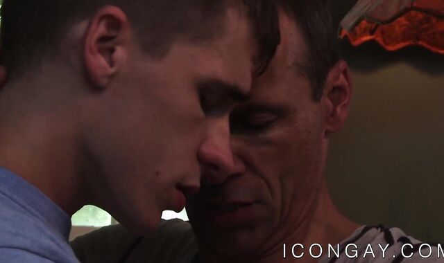 Mature gay Rodney Steele pleases young twink Kory Houston