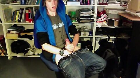 Amateur Twink's Huge Load on Webcam