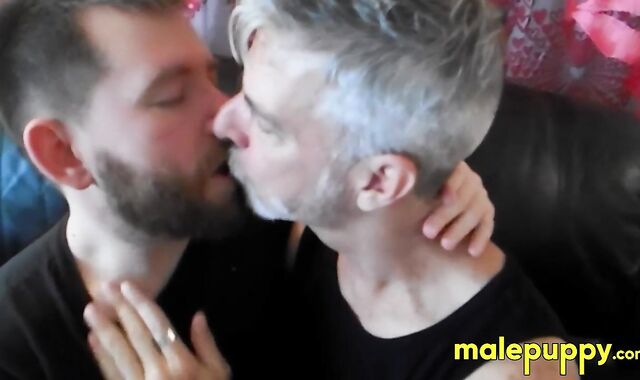 Gay bear cub Kaleb DeWulf has his smooth mouth open for kissing with Richard Lennox