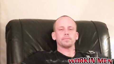 Tattooed amateur dude masturbates and anal plays solo