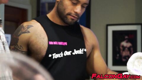 Muscular hunk rimms studs tight hole before fucking him
