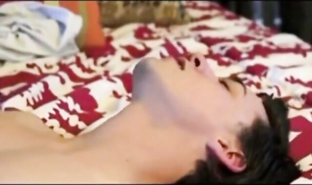 Bareback Amateur Twink Takes a Creamy Load