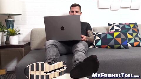 Wellcut Archer Croft showed off his beautiful body and gorgeous feet while relaxing