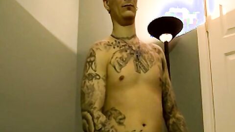 Tattooed amateur sucked skillfully by mature cum loving gay