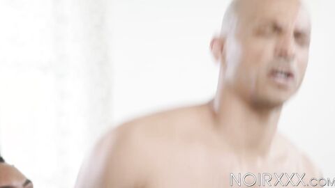 Shaved head Zario Traves ups and downs my cock while sitting on it