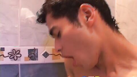 Twinks Eduardo and Mario hooked up for a bareback fuck