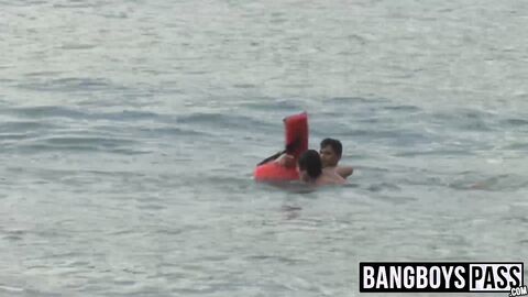 Lifeguard bangs cute jock after saving him nude on beach
