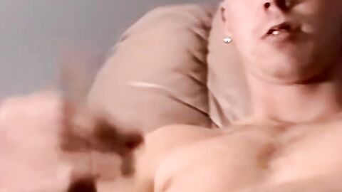 Amateur masturbator Pearl comes hard after solo session